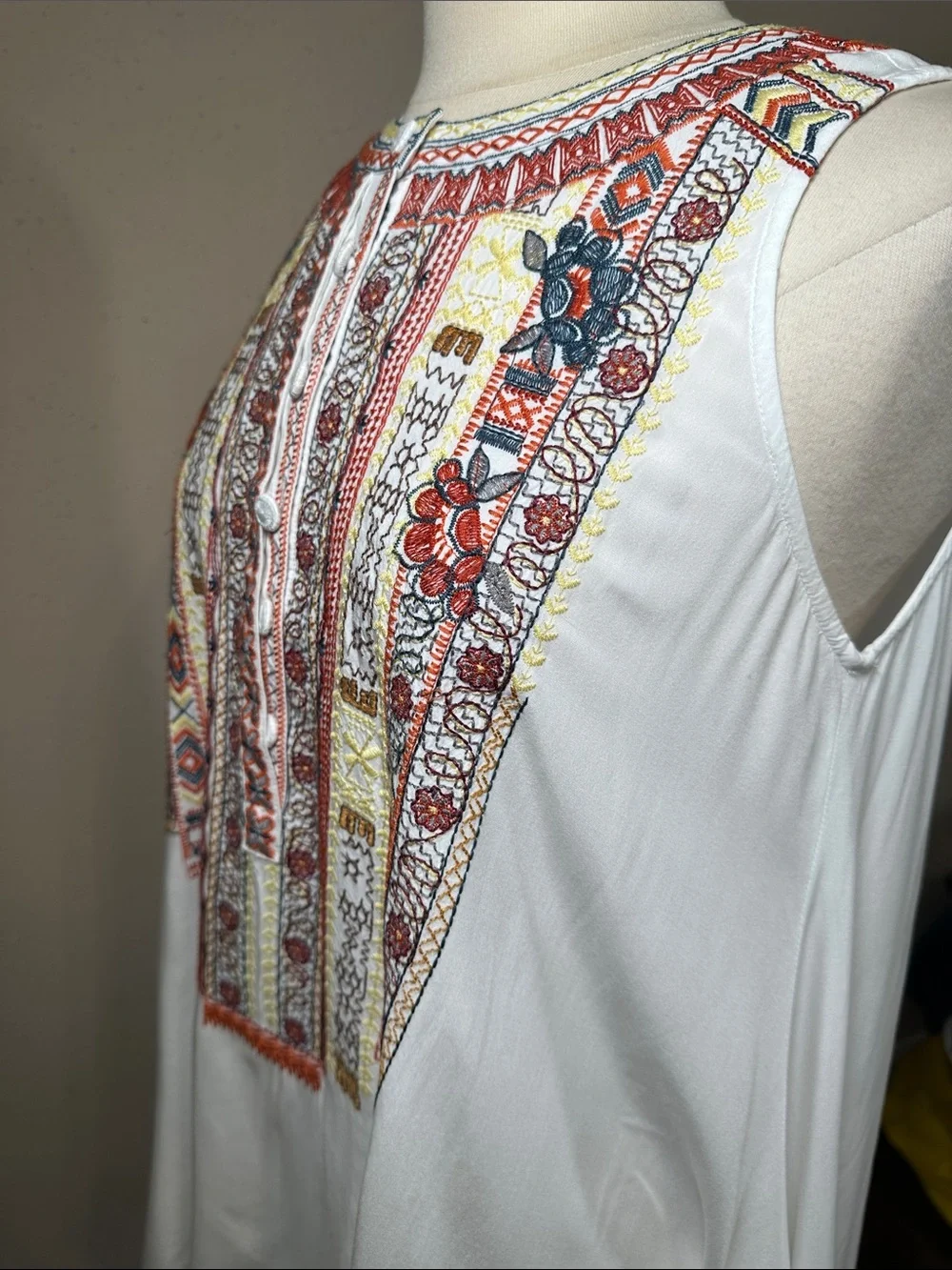 John Mark S White Sleeveless Blouse Top Embroidered Aztec Boho Flared Oversized